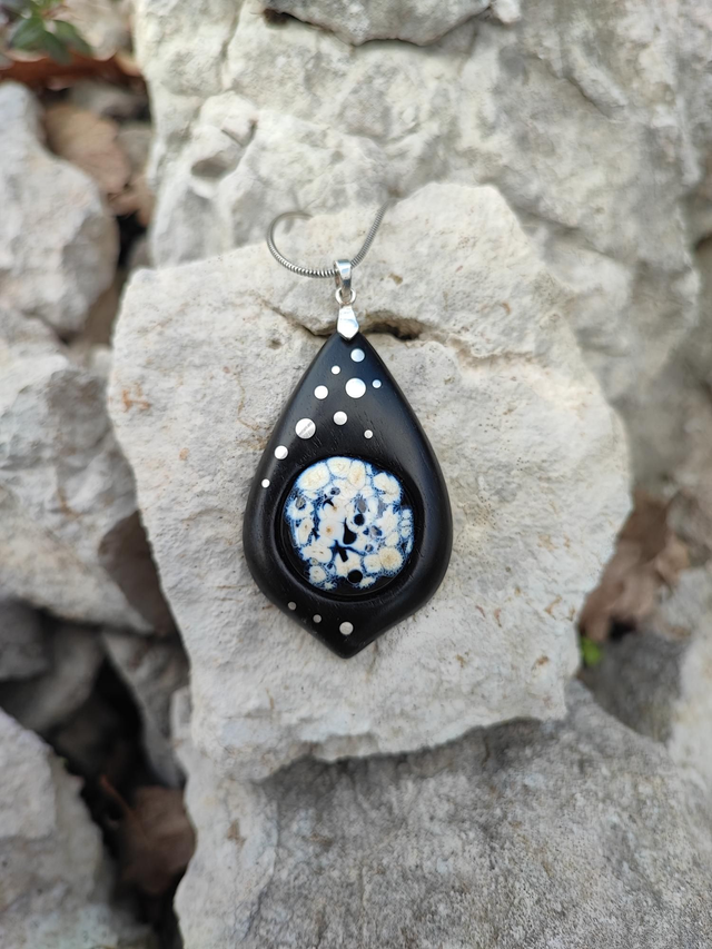 Pendentif en Bois d'Ébène du Gabon, Verre filé et Argent