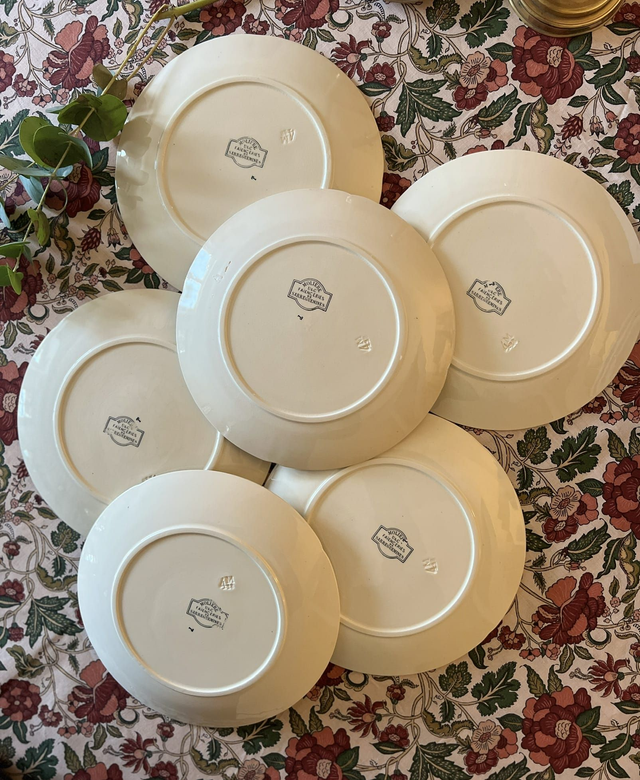 MOLIERE - Suite de 6 assiettes plates signées Sarreguemines - Terre de Fer