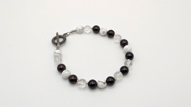 Grenat, Howlite et Cristal de Roche