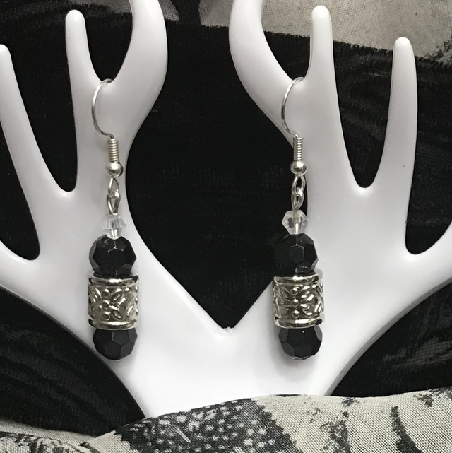 Black Dangling Earrings-BLKD12