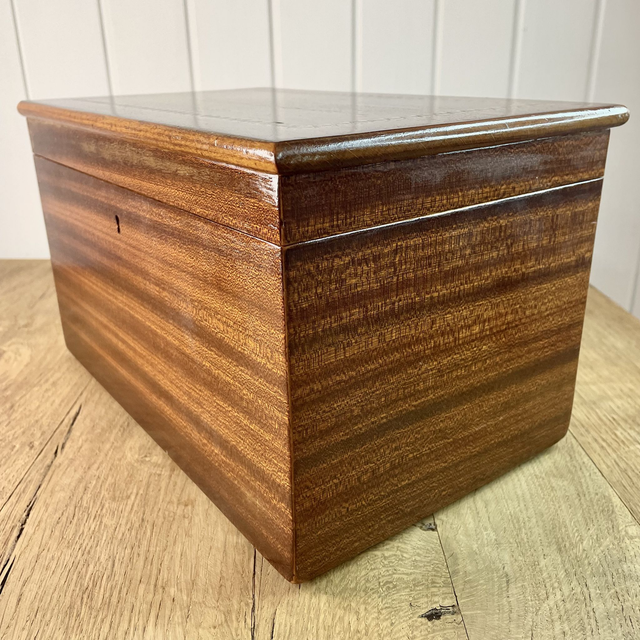 Grande boîte en bois Marqueterie sur couvercle