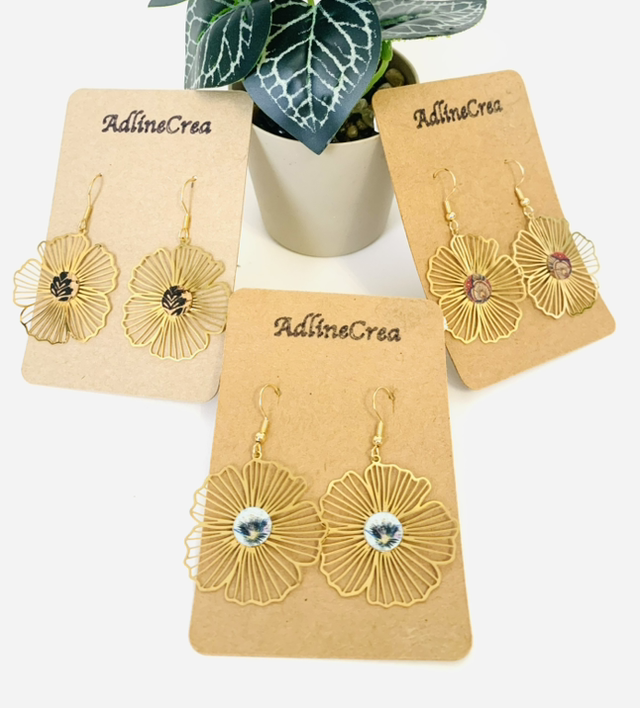 Boucles d'oreilles avec pendentifs fleurs en acier inoxydable et rond en liège.