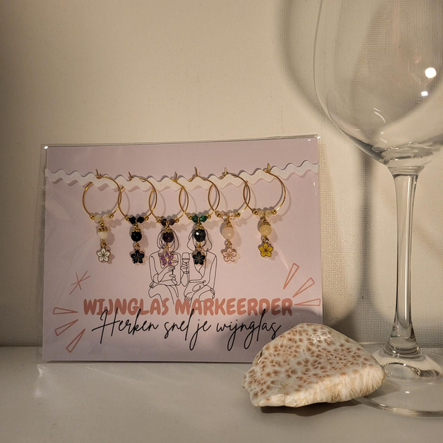 Wijnglas Markeerders (set van 6) met Glassteentjes en Edelsteenhanger met bloembedel (13.006)