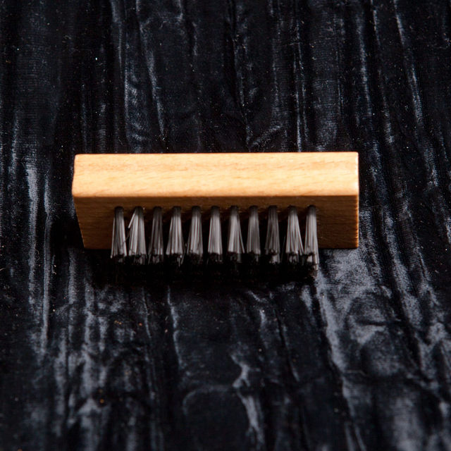 Brosse à ongles en bois