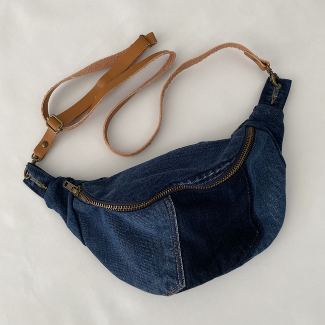 Sac banane en jean recyclé 