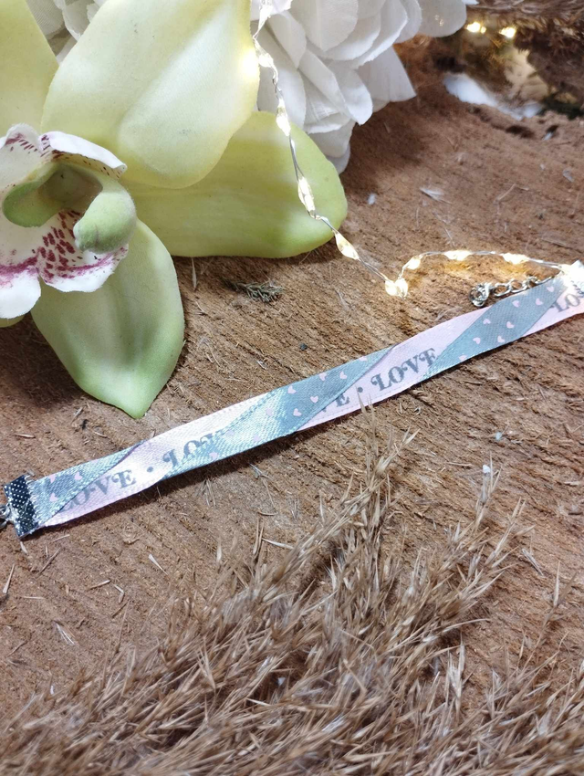 Collection LOVE - Bracelet en satin imprimé love et petits coeur