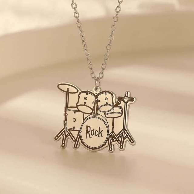 pendentif, batterie,drums,rock