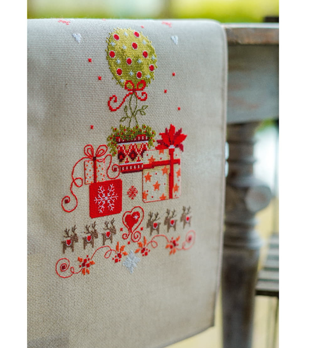 Tischläufer “Geschenke unter dem Weihnachtsbaum”