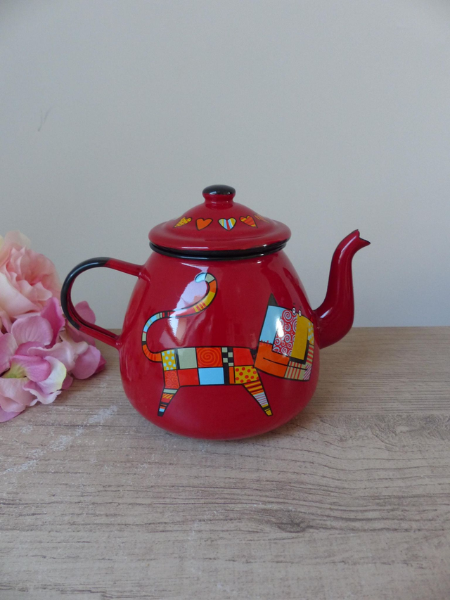 Théière rouge motif chats avec deux mugs en acier émaillé, décor cuisine adorable, parfaite pour le goûter des enfants - Théière rigolote