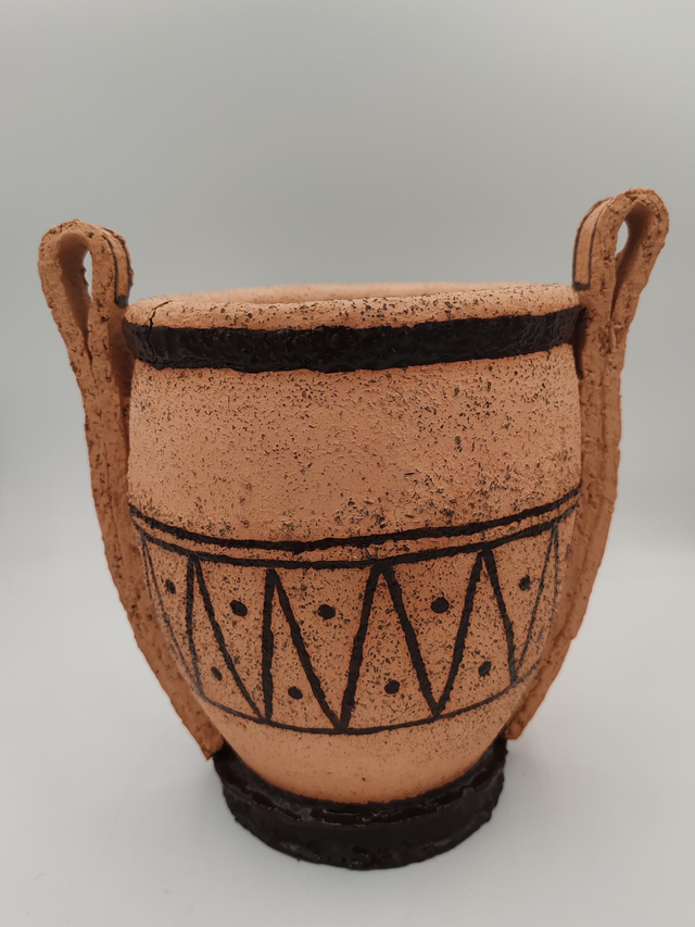 Vase en chamotte style antique    