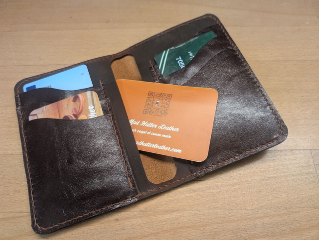 Porte cartes 6 emplacements + 2 grandes poches.