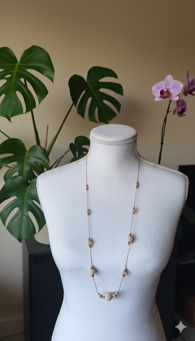 Sautoir beige et doré