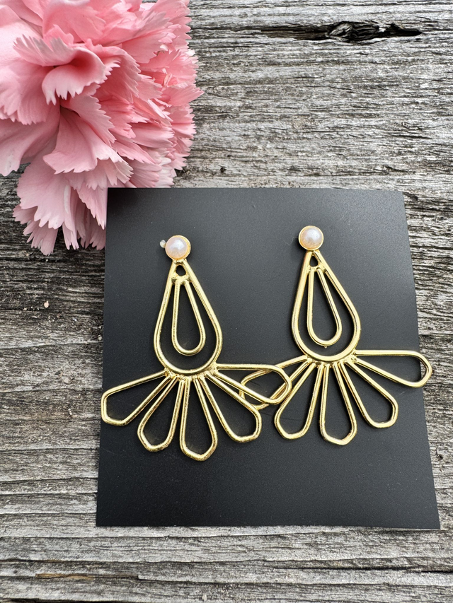 Wired brass earrings 