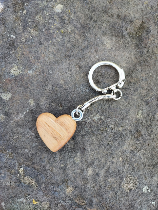 Porte-clé Coeur en Bois de Châtaignier
