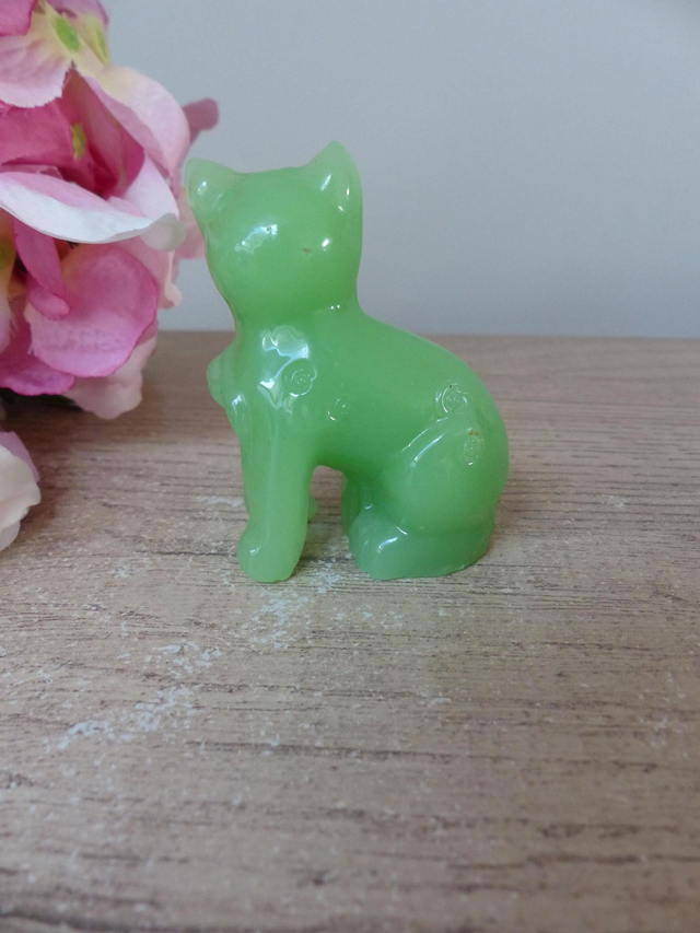 Figurine Chat Dynastie Ch'ing en Verre de Jade – Franklin Mint, 1986