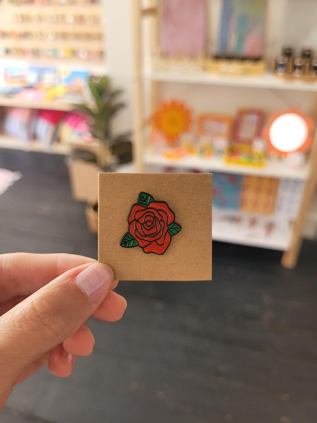 Red rose enamel pin badge - HE-130