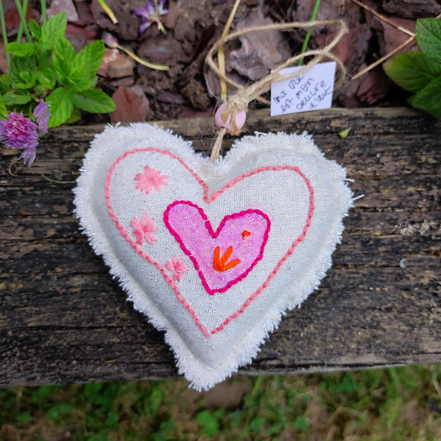 Coeur lavande brodé 