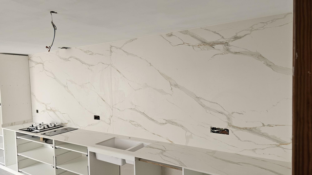 Encimera de porcelánico calacatta gold