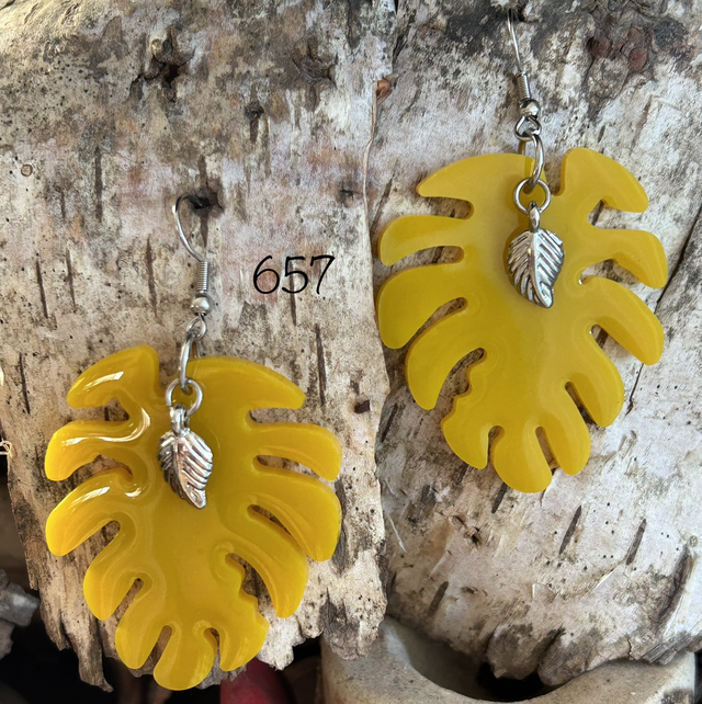 💛Boucles d’oreilles Feuille Monstera – Jaune Soleil 