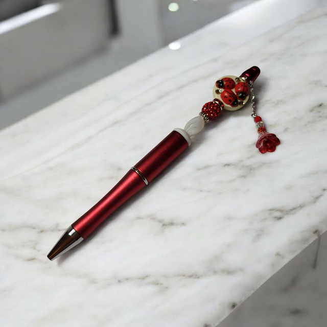 Stylo perles rouge