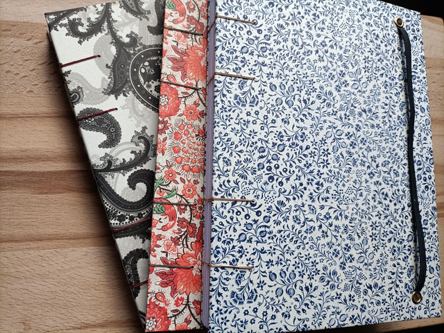 Carnet de notes style floral - bleu, rouge, noir 
