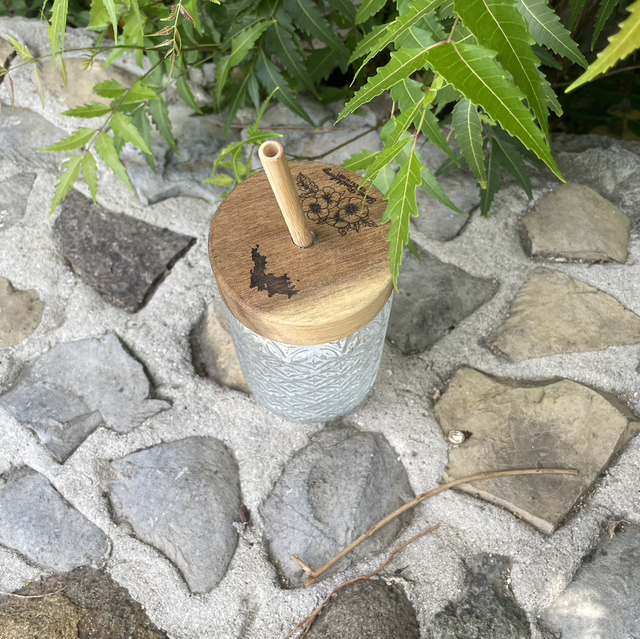 Verre avec couvercle et paille