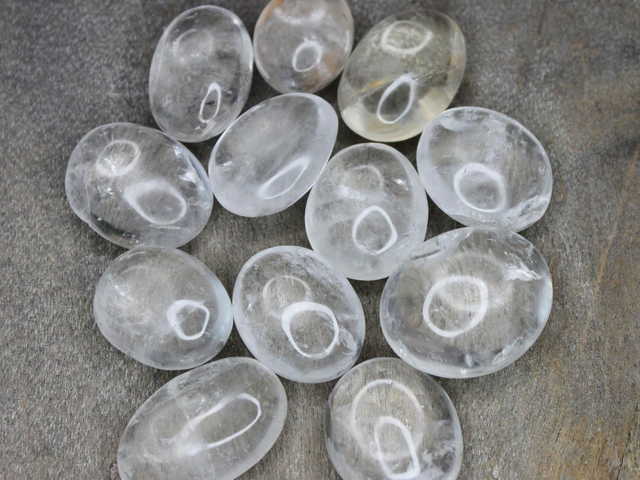 BGK • Bergkristall A-Qualität, großer Trommelstein 