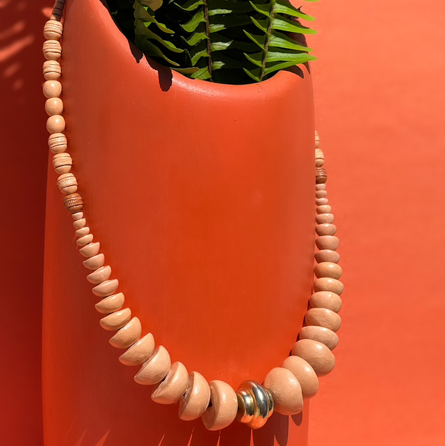 Colar Escamas Dourado Médio — Peça ÚNICA