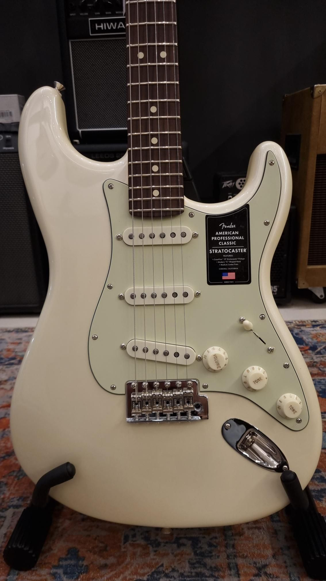 Fender American Professional Classic Stratocaster Limited edition Pearl White