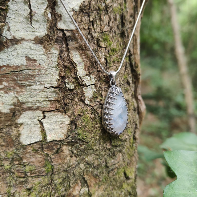 Pendentif Goutte en Argent Massif et Pierre de Lune Arc-En-Ciel