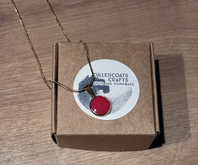 Pink and gold resin necklace 