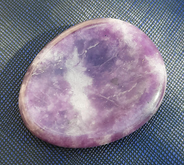 Galet anti-stress 45-50mm Lépidolite A