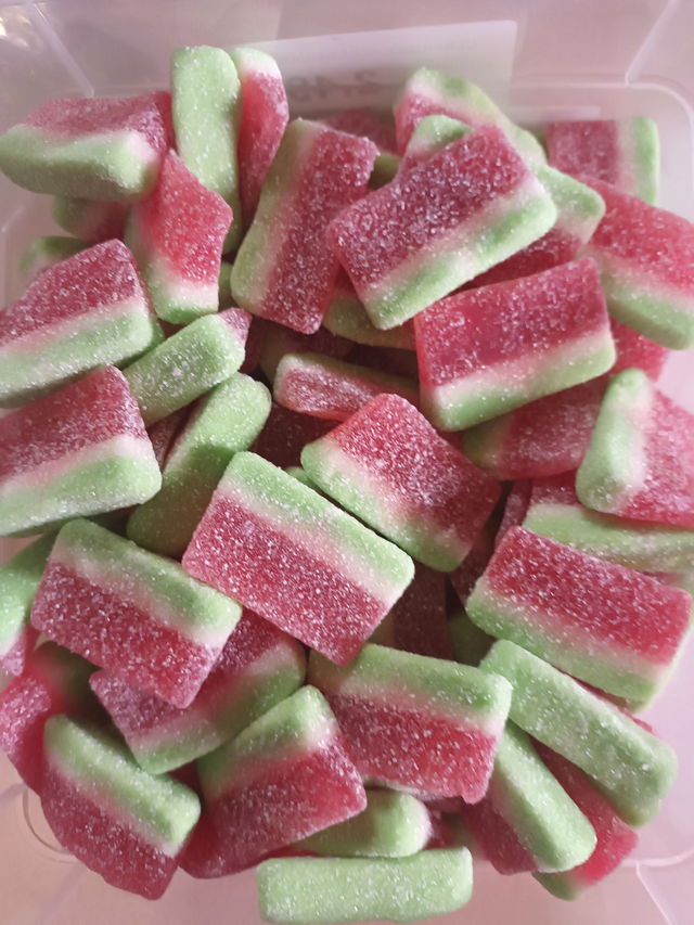 TRANCHES DE PASTEQUES ( VENDU PAR 100 GRAMMES )