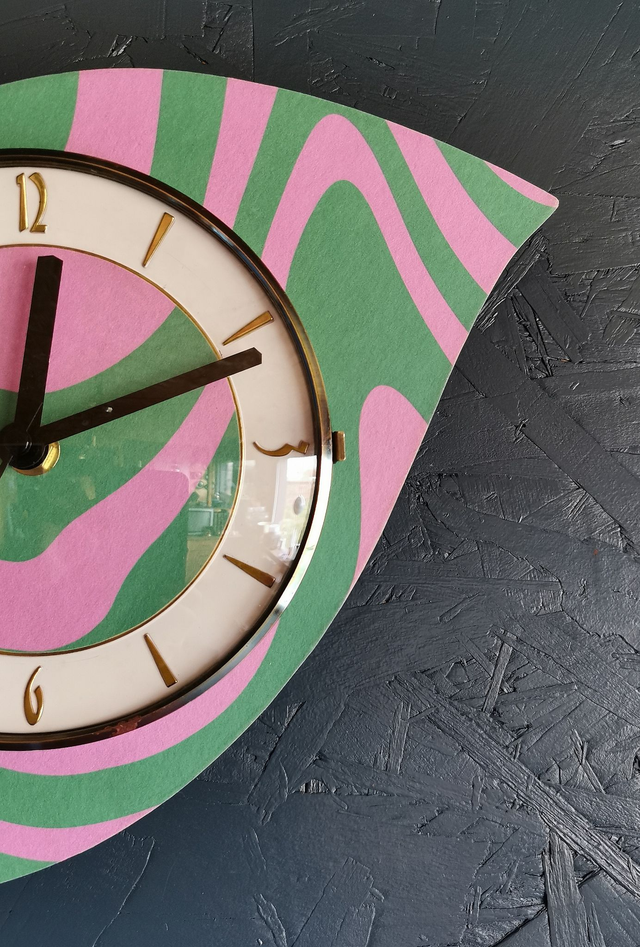 Horloge vintage pendule murale silencieuse asymétrique "Rose vert"