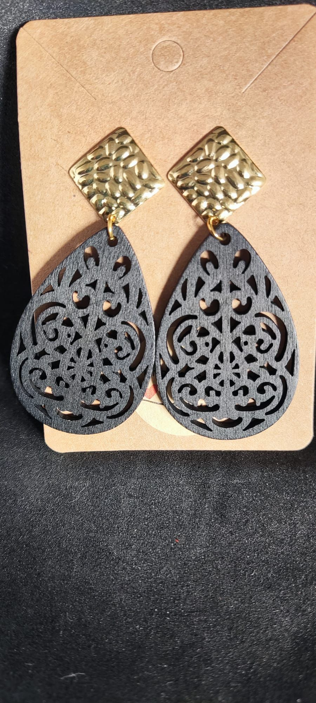 Boucles d’oreilles en bois – Motif ajouré