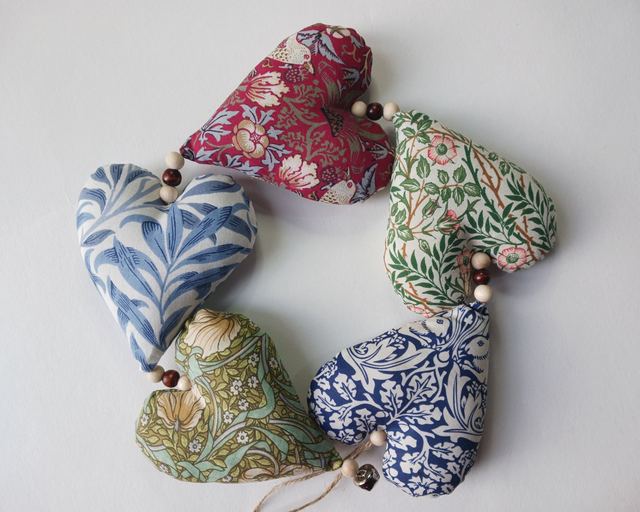 William Morris String of Hearts Hanging Garland Classic