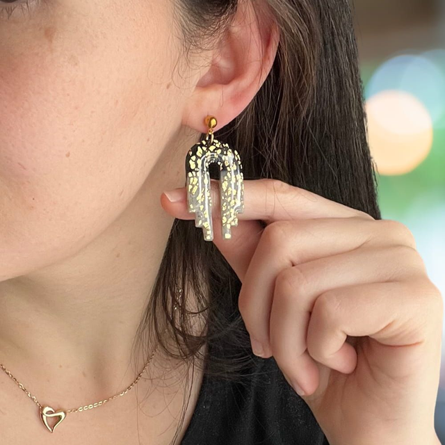 Boucles d&#039;oreilles pendantes originales noir gris et éclat doré acier inoxydable