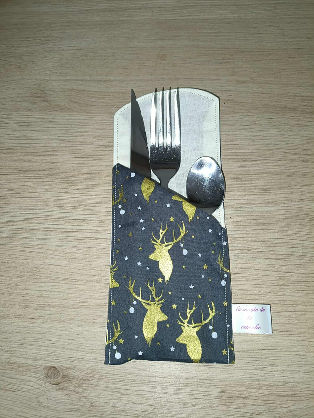 POCHETTE A COUVERTS CERF  NOEL PAR 4