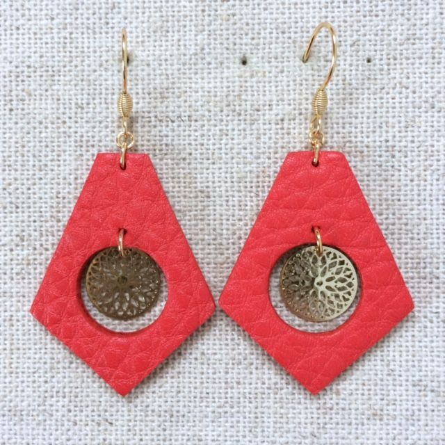 Boucles d’oreilles « Luth » dorées, cuir couleur groseilles