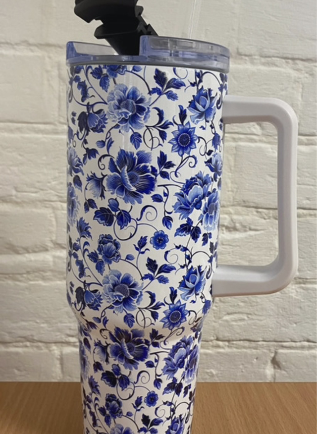 Thermal cup with straw