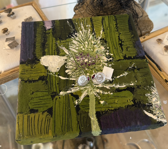 1 Paar Ohrstecker Silber mit Almandin-Navettes „Dipsacus fullonum“