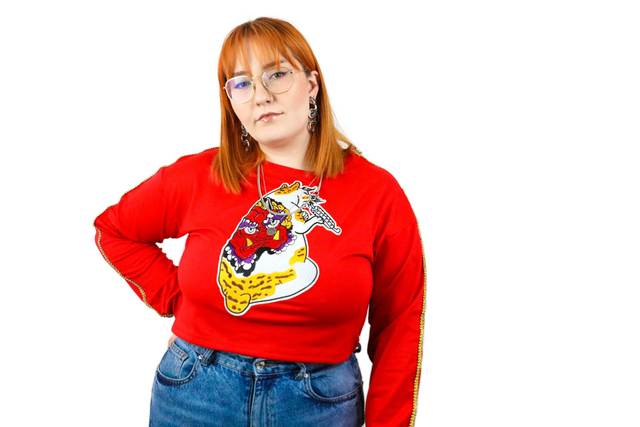 T-Shirt Rouge Manches Longues avec Applique de Chat Style Japonisant Attaquons L’exercice