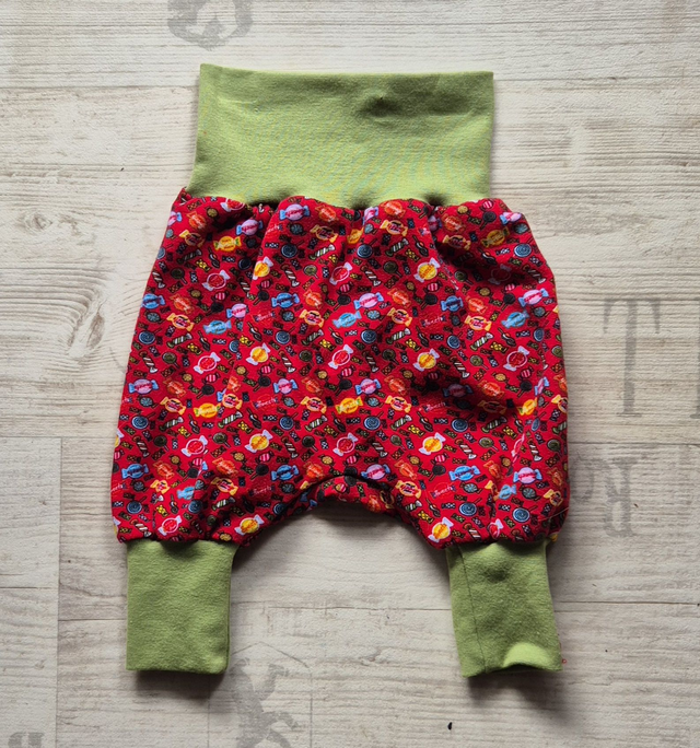 Baby-Pumphose Mitwachshose Bonbons rot, # 62-68