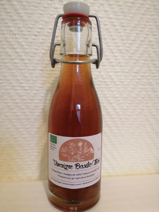 *Vinaigre au basilic thaï