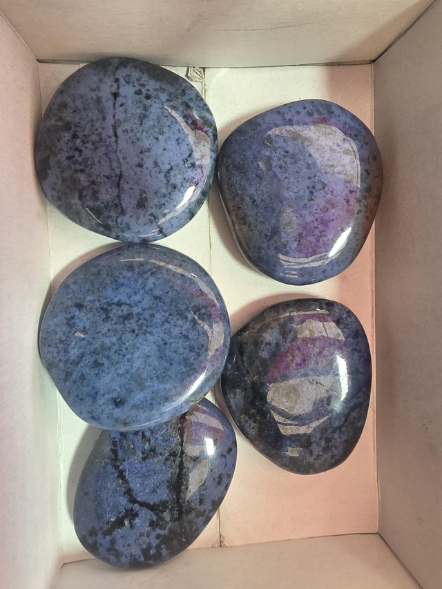 Dumortierite palmstone