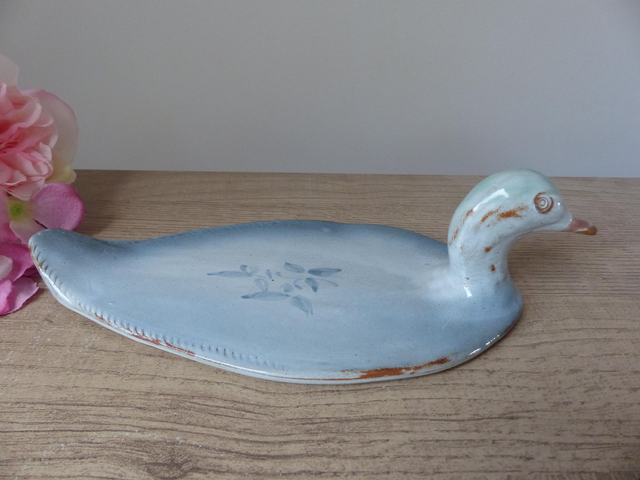Plat de service foie gras en céramique artisanal français forme canard bleu, plat tête de canard poterie, plat canard décoration table fête