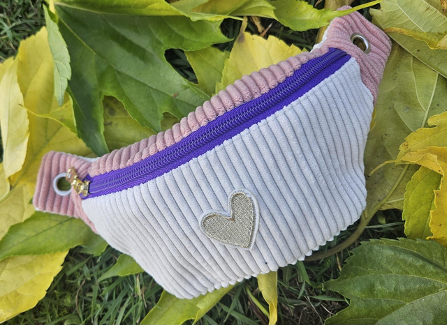 Banane mini velours blanc et rose écusson coeur 