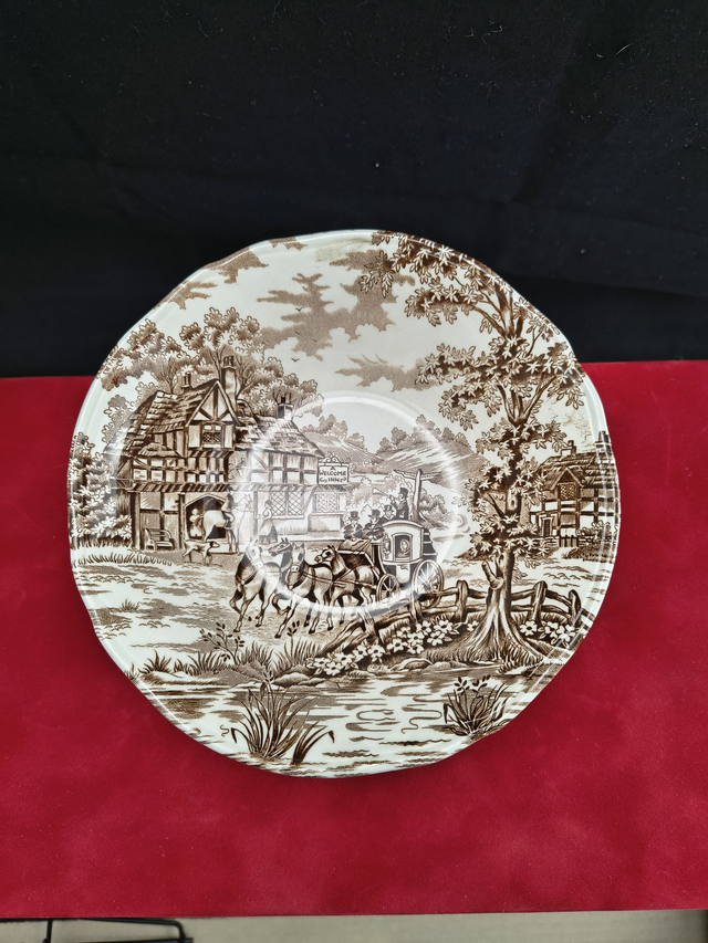 Alfred Meakin | Schaal Kom Fruitschaal Saladeschaal (diameter 16,5 cm | hoogte 5,0 cm) Geschulpt  ‘Coaching Days’ motief in Bruin | Vintage