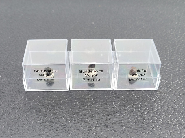 Lot 3 minéraux rares de Birmanie Painite Serendibite Baddeleyite mineral burma 12