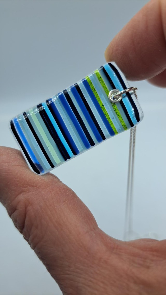 Blue oblong stringer pendant 